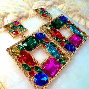 STATEMENT EARRINGS